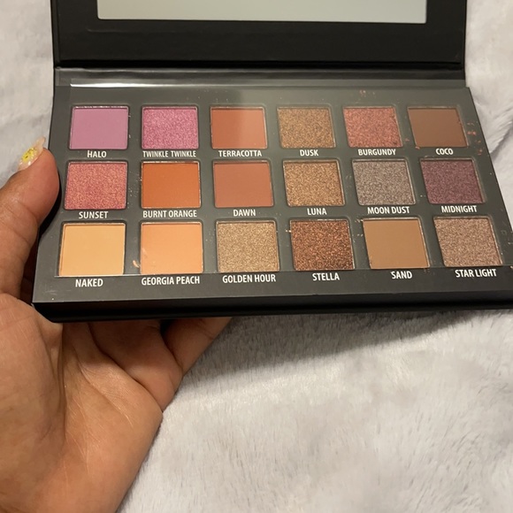 Brand new KAB eye shadow pallet - Picture 2 of 4